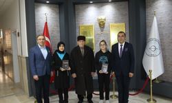 İstiklal Marşı ezberesine Safahat hediyesi