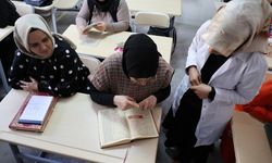 Parmaklarıyla Kur'an öğreniyorlar
