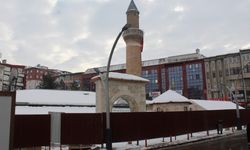 Sivas Meydan Cami kara kışa takıldı