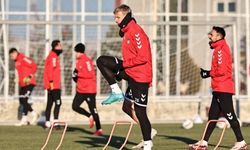 Sivasspor'da buz gibi havada hazırlık