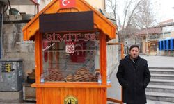 Ekmek parasını simitten çıkarıyor