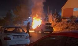 Sivas'ta otomobil göz göre göre yandı