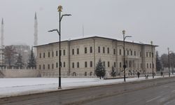 Sivas pazar günü gelinliğini giydi