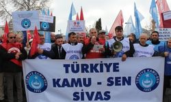 Sivas'ta Kamu-Sen Meydan'a çıktı