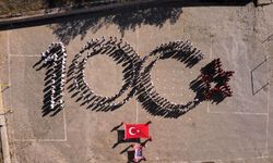 Öğrencilerden 100. yıl koreografisi