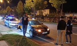 Yaya geçidinde otomobil çarptı: 3 yaralı