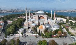 Ayasofya Camii'ne ziyaretçi düzenlemesi