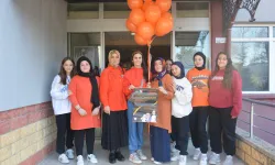 Lösemiyi yenen öğretmen için gökyüzüne balon uçurdular