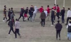 Tekmelerin ve yumrukların havada uçuştuğu maçta 4 futbolcu yaralandı