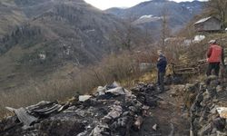Yangında ahşap ev küle döndü