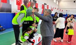 Anne ve Kızları Voleybolda