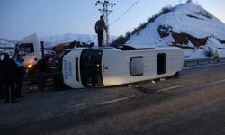 Minibüs Devrildi: 11 Yaralı