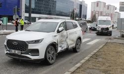 Ambulans Otomobille Çarpıştı