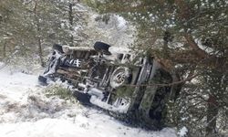 Şarampole Devrilen Minibüsteki 2 Öğretmen Yaralandı