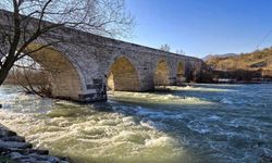Tarihi Köprü Herkesi Buluşturuyor