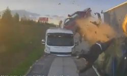 Emniyet Şeridinde Duran Çekiciye Çarptı