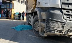 Hafriyat Kamyonunun Altında Kaldı Can Verdi