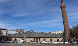 Sivas Ulu Cami'nin Minaresi Pisa Kulesi'nden Daha mı Eğri?