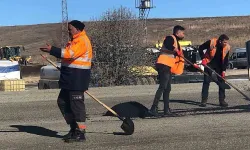 İmranlı Yolu köstebek yuvasına döndü