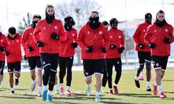 Sivasspor'da Buz Gibi Havada Sıcak Çalışma