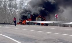 Sivas'ta Yoldan Çıkan Tır Küle Döndü
