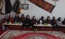 Sivas'ta Öğrenciler Şark Köşesinde Sosyalleşiyor