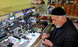 58 Yıldır Saat Tamir Ediyor