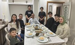 Akademisyenler Evlerini Öğrencilere Açtı