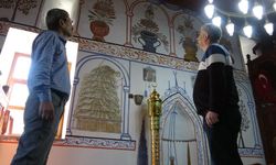Cami Boyalarıyla da Dikkat Çekiyor