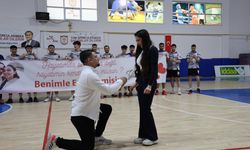 Hentbol Maçında Unutulmaz Sürpriz: Sahada Evlilik Teklifi!