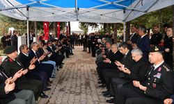 Şehitlikte buruk bayramlaşma