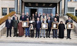 Şehit Aileleri ve Gazilere Devlet Övünç Madalyaları Takdim Edildi
