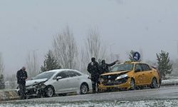 Sivas Cumhuriyet Üniversitesi Girişinde Trafik Kazası
