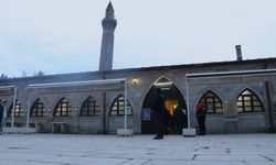 Asırlık Camide Bayram Namazı Coşkusu