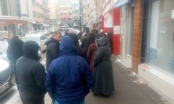 Sivas'ta Eksi 12 Derecede Et Kurumu Önünde Uzun Sıra