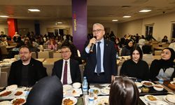 Sivas Valisi Yılmaz Şimşek ve AK Parti Grup Başkanı Abdullah Güler, Öğrencilerle İftarda Buluştu