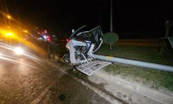 Direğe Çarpan Tofaş Kağıt Gibi Ezildi
