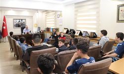 Hem güreşçi hem de cami gençlikteler
