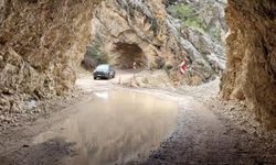 Divriği-Kemaliye taşyolunda su baskını