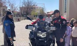 Bu okulda siren sesleri yankılandı! Polisler miniklerle buluştu