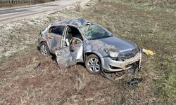 Sivas'ta kontrolden çıkan araç tarlaya uçtu