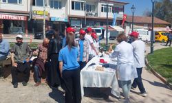 Öğrenciler şeker ve tansiyon ölçümü