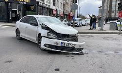 Sivas’ta kavşakta çarpıştılar: Kaza anı kamerada!