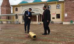 Sivas'ta minareyi yıldırım vurdu! Çocuklar kıl payı kurtuldu