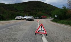 Feci kaza: Otomobil ile kamyonet çarpıştı
