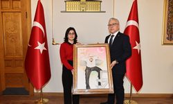 Vali Şimşek’e anlamlı hediye