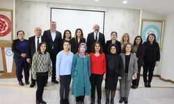 "Farkındalıkla Yaşamak" söyleşisine yoğun ilgi