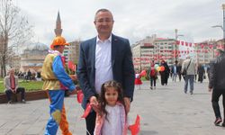 CHP Sivas merkez İlçe Başkanı çocuklarla yakından ilgilendi
