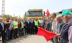 Sivas'ta köy yollarında asfalt çalışmaları hız kazandı