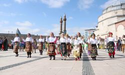 Bu oyunlar unutulmadı: Sivas’ta renkli bir gün yaşandı